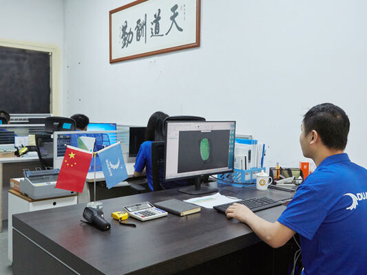 Lampada LED D4 a prova di umidità 160LPW con Ready 4 Emergency 4W@3HRS Plug and Play Facile da Manutenere​ Adatta per Garage e Illuminazione