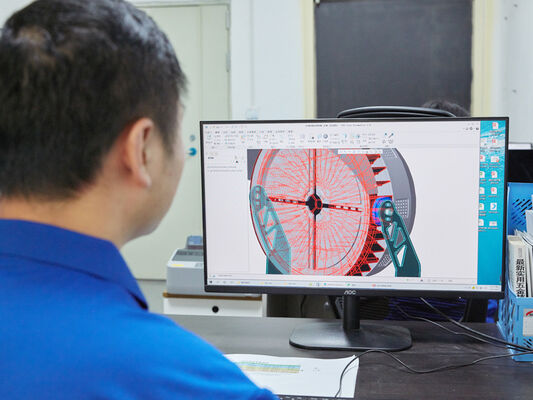 Lampada LED D4 a prova di umidità 160LPW con Ready 4 Emergency 4W@3HRS Plug and Play Facile da Manutenere​ Adatta per Garage e Illuminazione