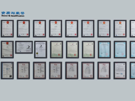 D4 Lampada a prova di umidità a LED con potenza fino a 160 LPW DIP / 3CCT / 3-fase di cambio 1SKU = 12SKU Amichevole per una soluzione ideale per un sacco di applicazioni come parcheggi, fabbriche