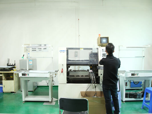 D4 Lampada a prova di umidità a LED con potenza fino a 160 LPW DIP / 3CCT / 3-fase di cambio 1SKU = 12SKU Amichevole per una soluzione ideale per un sacco di applicazioni come parcheggi, fabbriche