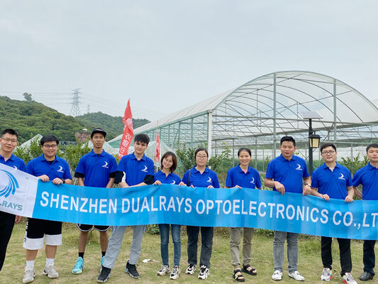 D4 Lampada a prova di umidità a LED con potenza fino a 160 LPW DIP / 3CCT / 3-fase di cambio 1SKU = 12SKU Amichevole per una soluzione ideale per un sacco di applicazioni come parcheggi, fabbriche